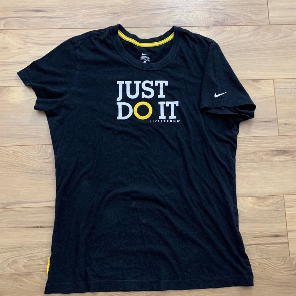 ▪️Nike Livestrong “Just Do it” Tee (Sz S)